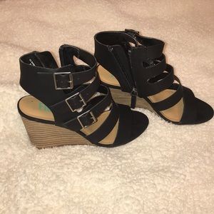fig & ivy black strappy wedges